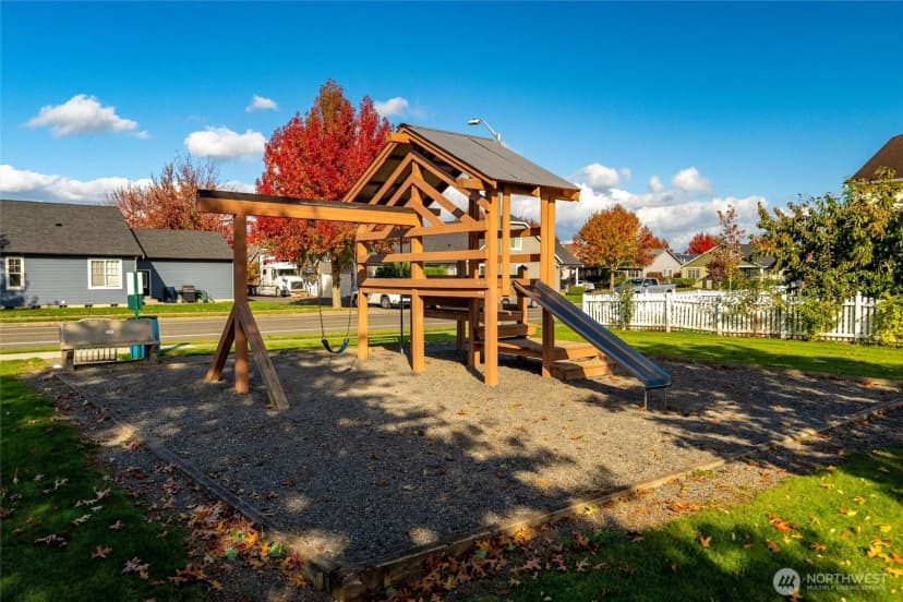 Property photo for 2212 Oak Street, Lynden photo 37