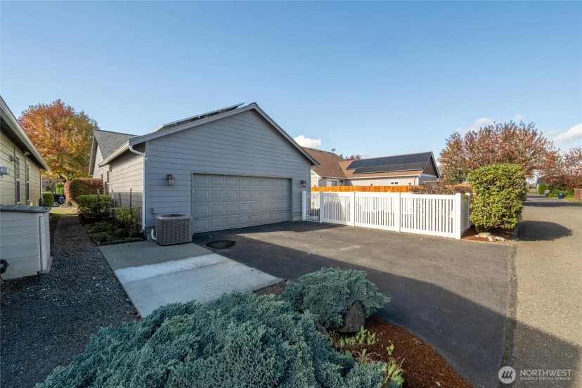 Property photo for 2212 Oak Street, Lynden photo 28