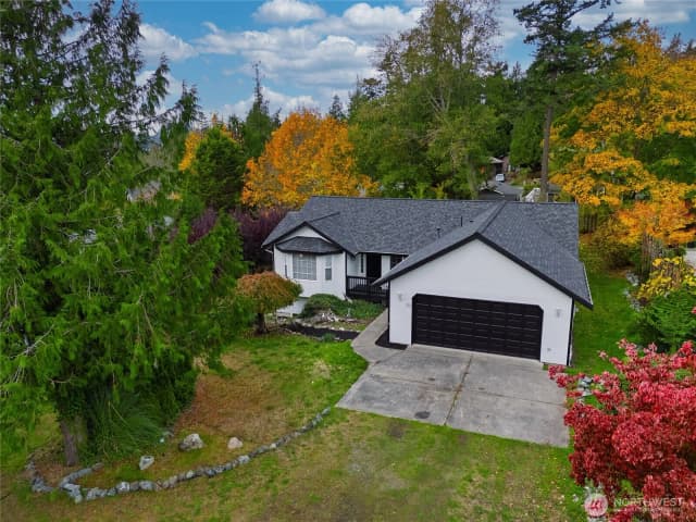 Property photo for 752 Tillamuk Drive, La Conner photo 2