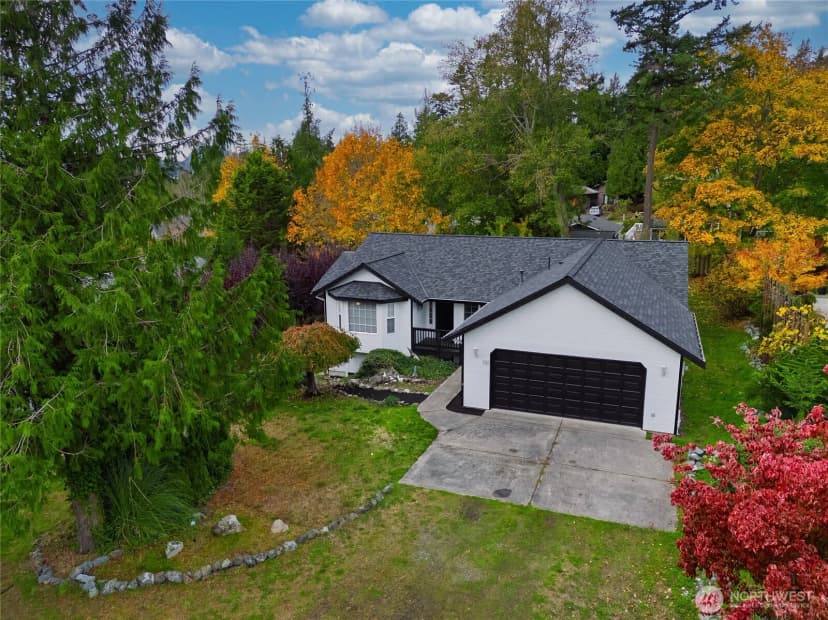 Property photo for 752 Tillamuk Drive, La Conner photo 2