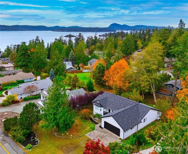 Property photo for 752 Tillamuk Drive, La Conner