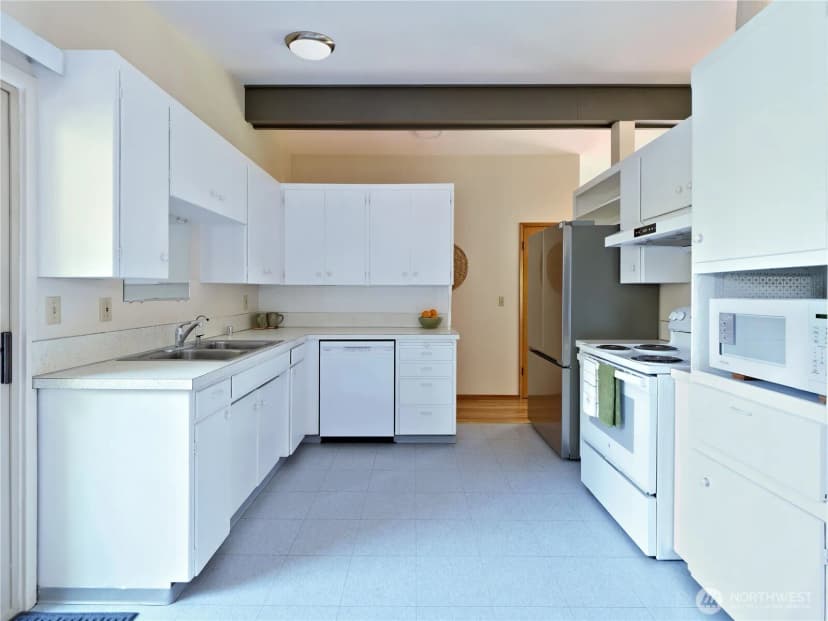 Property photo for 6042 Ne 200th Street, Kenmore photo 9