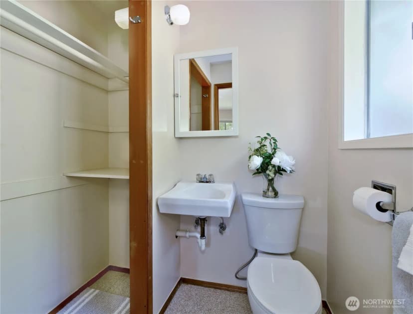 Property photo for 6042 Ne 200th Street, Kenmore photo 15