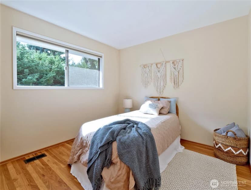 Property photo for 6042 Ne 200th Street, Kenmore photo 11