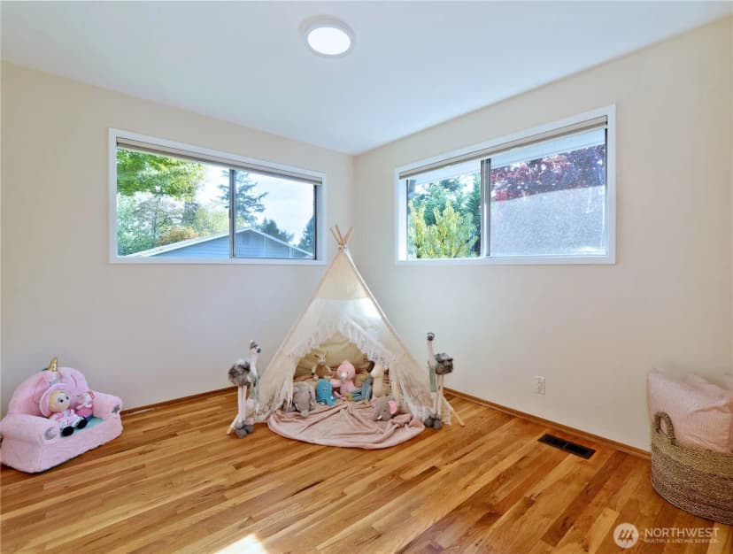 Property photo for 6042 Ne 200th Street, Kenmore photo 13
