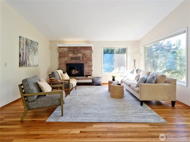 Property photo for 6042 Ne 200th Street, Kenmore photo 4