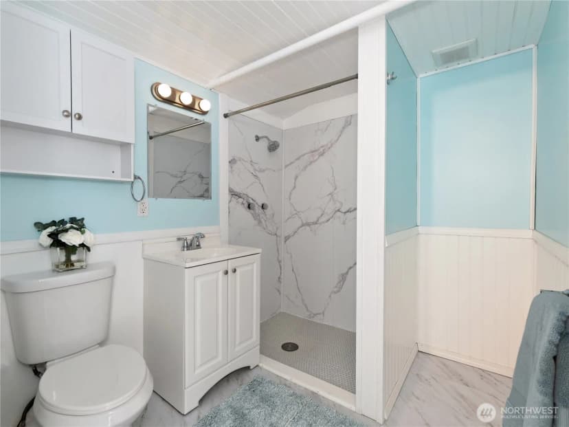 Property photo for 6042 Ne 200th Street, Kenmore photo 17
