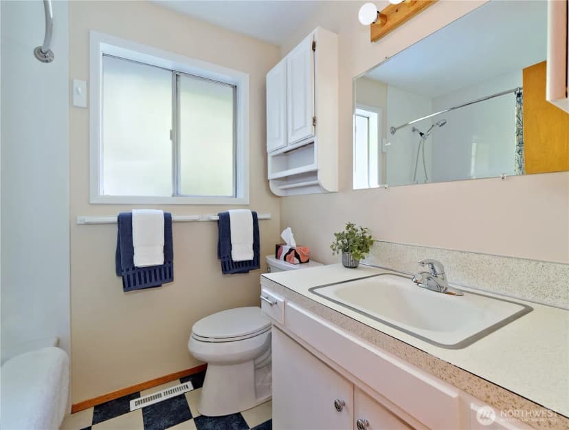 Property photo for 6042 Ne 200th Street, Kenmore photo 14