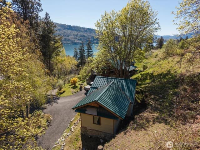 Property photo for 16495 S Lakeshore Road, Chelan photo 2