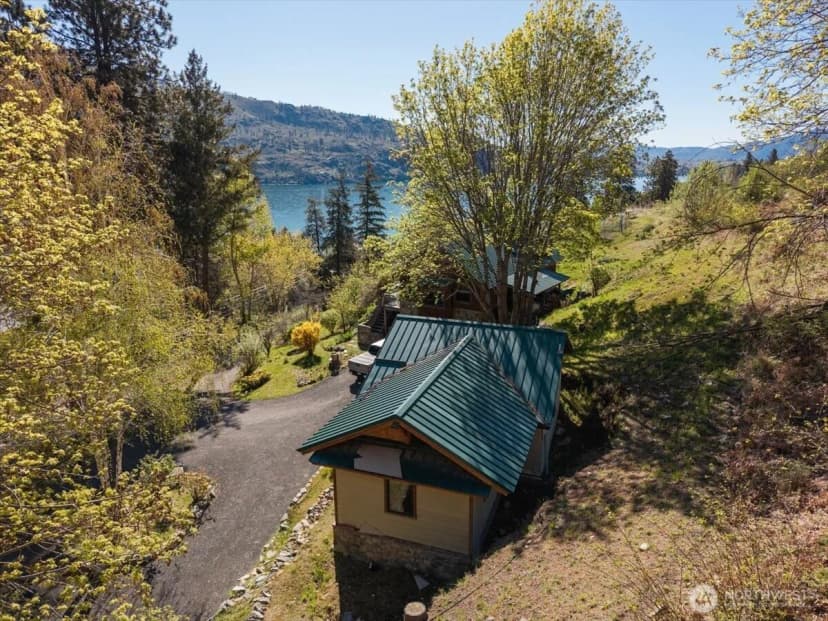 Property photo for 16495 S Lakeshore Road, Chelan photo 2