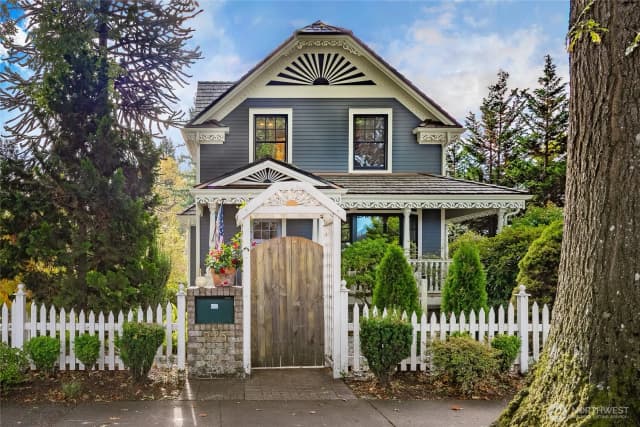 Property photo for 915 Front Street, Lynden