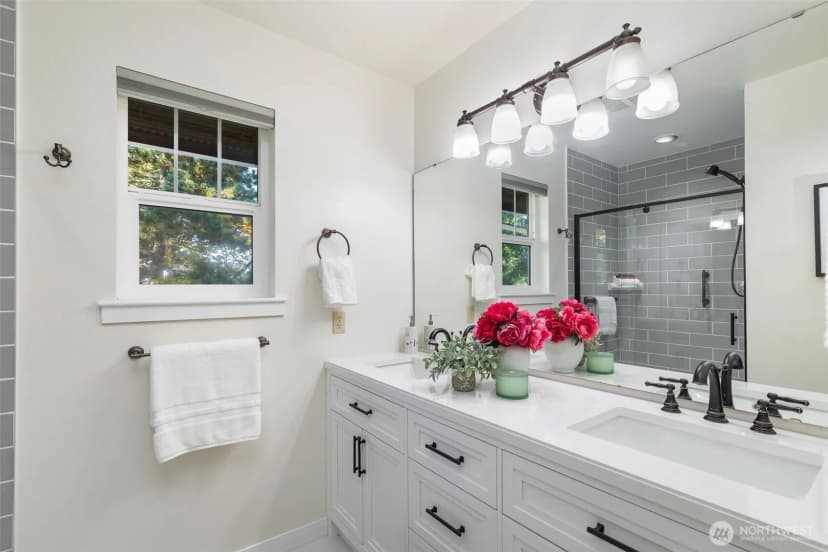 Property photo for 636 Janelle Place Nw, Bainbridge Island photo 24