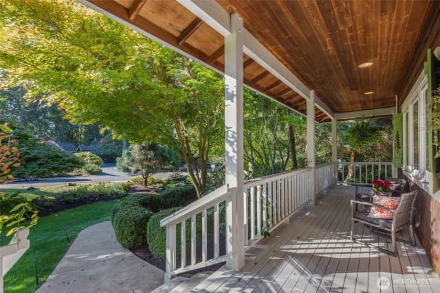 Property photo for 636 Janelle Place Nw, Bainbridge Island photo 4