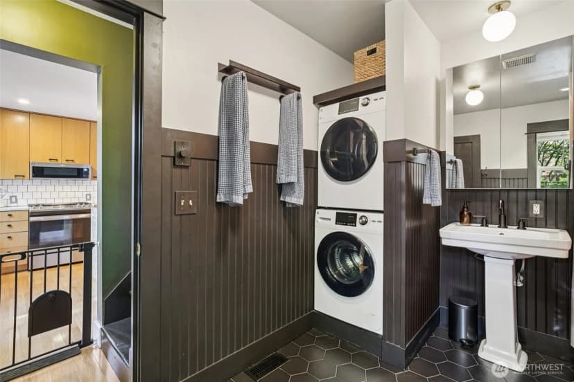 Property photo for 813 S Orcas Street, Seattle photo 15