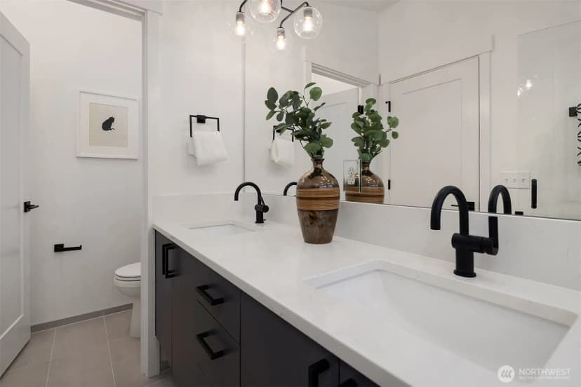 Property photo for 13548 39th Avenue Ne #c, Seattle photo 12