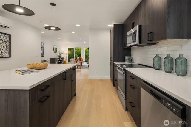 Property photo for 13548 39th Avenue Ne #c, Seattle photo 4