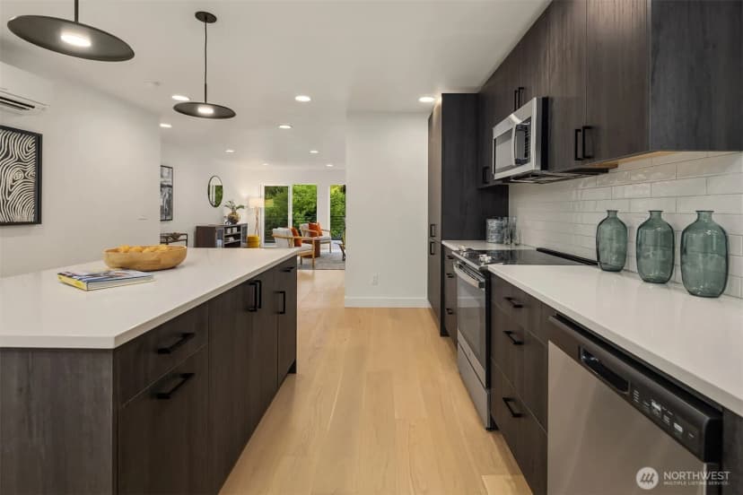 Property photo for 13548 39th Avenue Ne #c, Seattle photo 4
