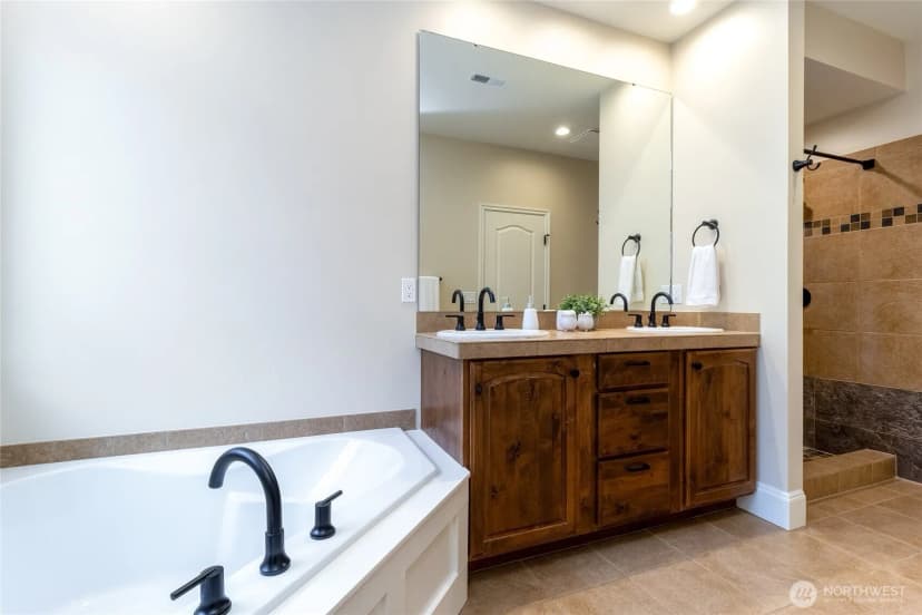 Property photo for 711 Se Pheasant Run, College Place photo 22