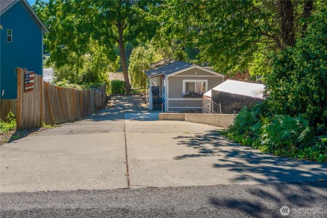 Property photo for 20402 Lapaloma Drive E, Bonney Lake photo 2