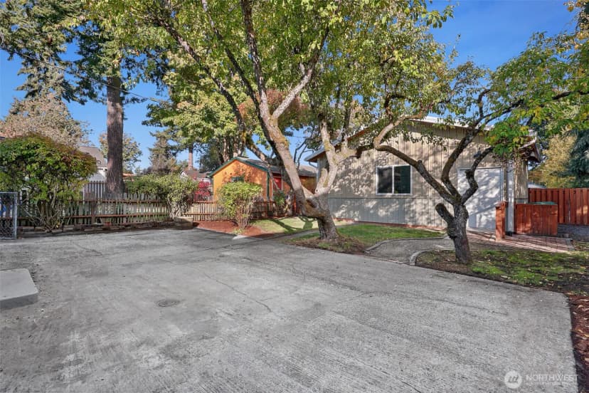 Property photo for 11034 Evanston Avenue N, Seattle photo 25