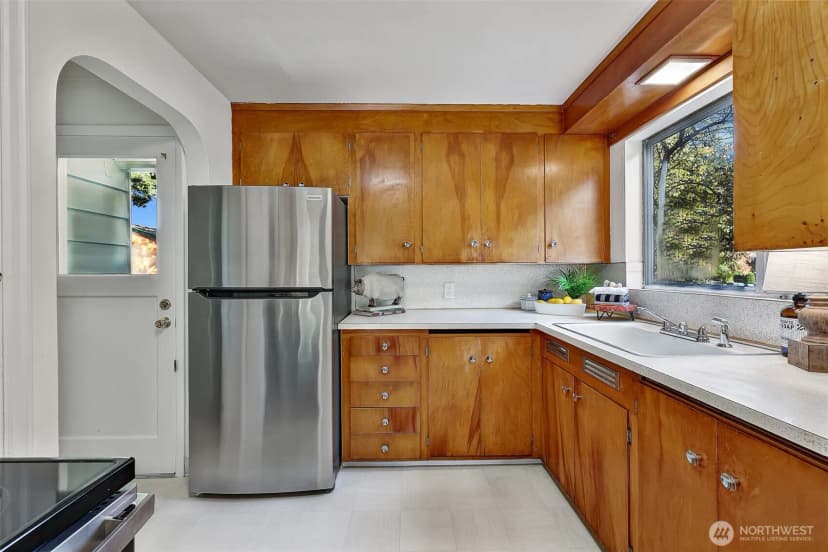 Property photo for 11034 Evanston Avenue N, Seattle photo 8