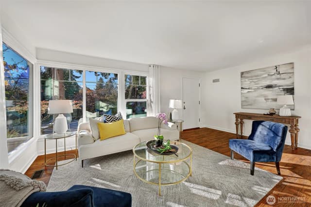 Property photo for 11034 Evanston Avenue N, Seattle photo 3