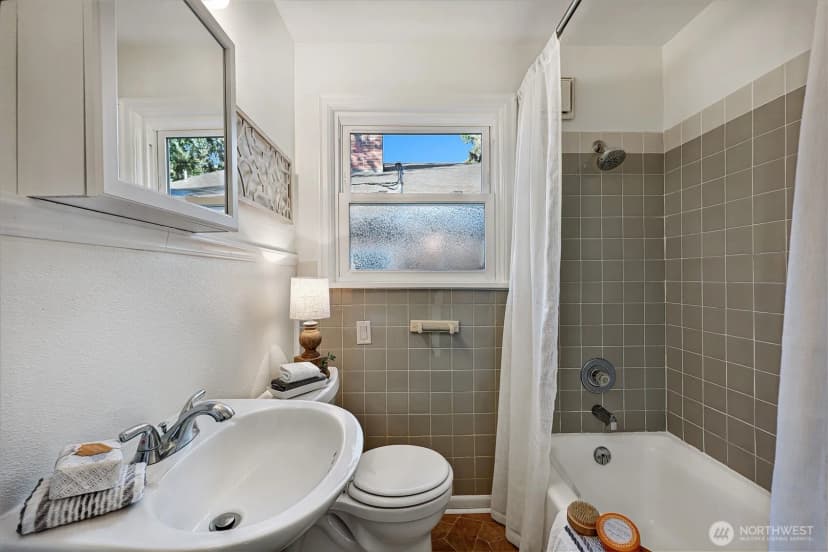 Property photo for 11034 Evanston Avenue N, Seattle photo 14