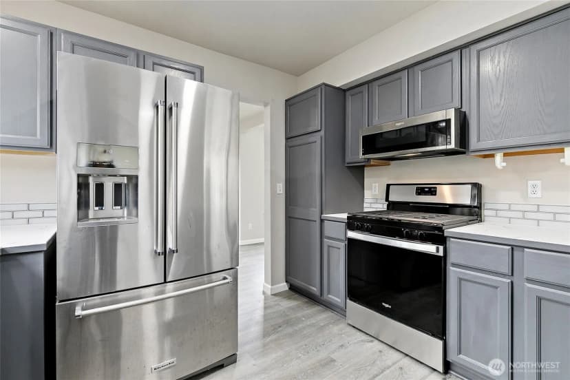 Property photo for 5204 79th Street W, Lakewood photo 10