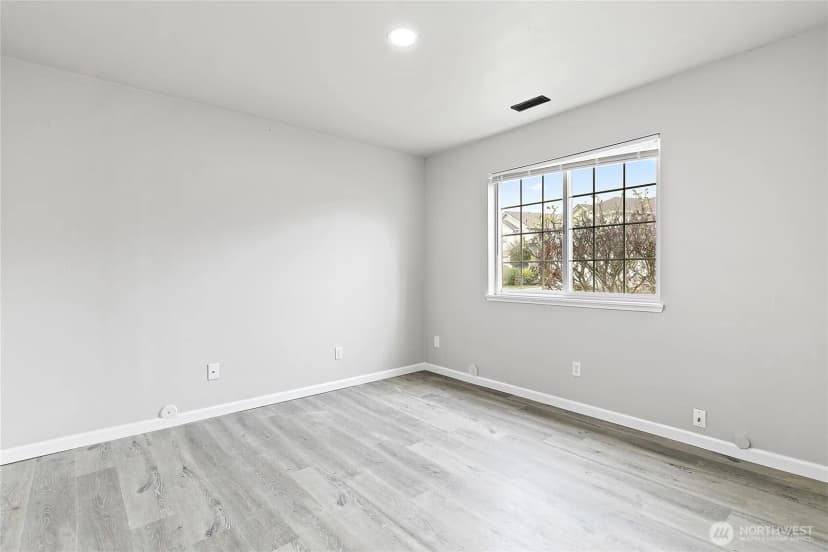 Property photo for 5204 79th Street W, Lakewood photo 8
