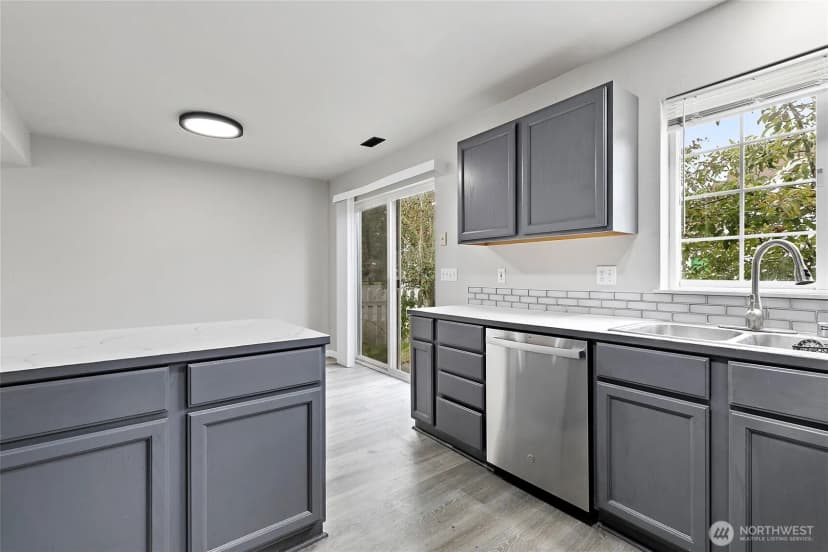 Property photo for 5204 79th Street W, Lakewood photo 12