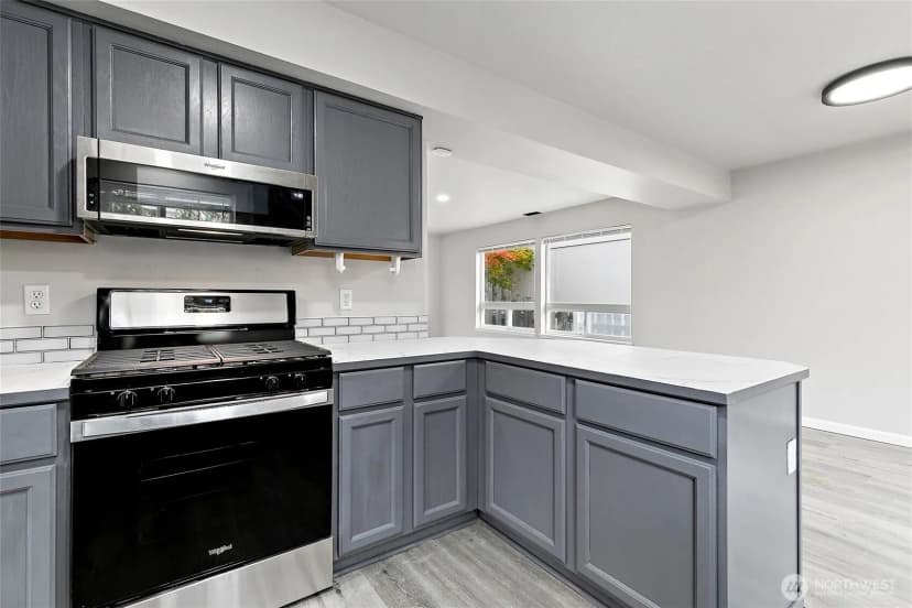 Property photo for 5204 79th Street W, Lakewood photo 11