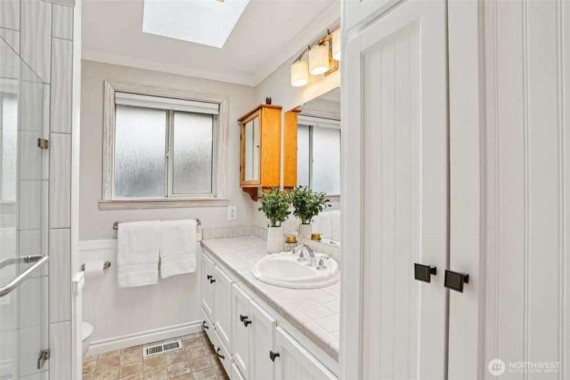 Property photo for 7621 Ne 205th Street, Kenmore photo 14