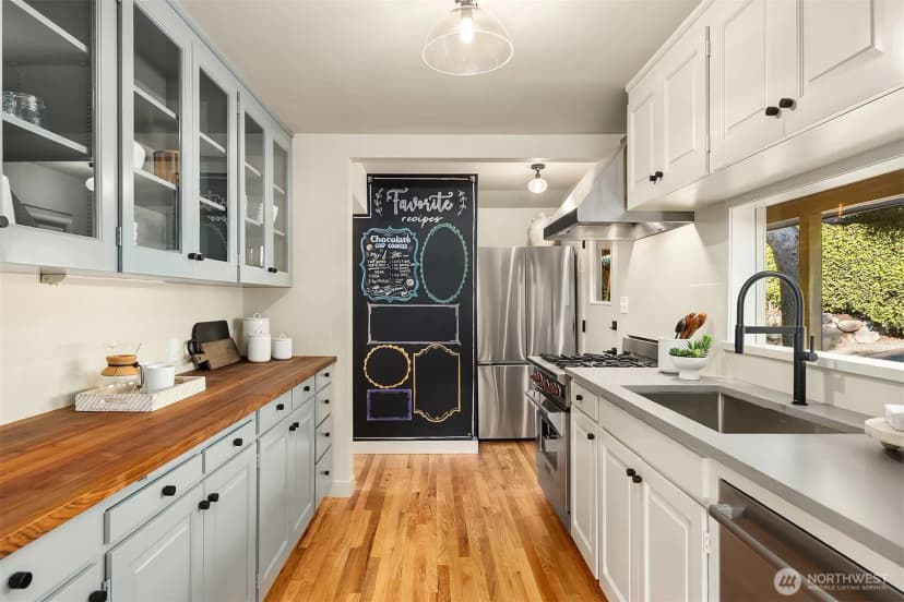 Property photo for 4205 Pleasant Beach Drive Ne, Bainbridge Island photo 13