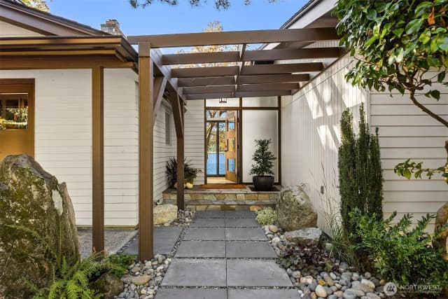 Property photo for 4205 Pleasant Beach Drive Ne, Bainbridge Island photo 2