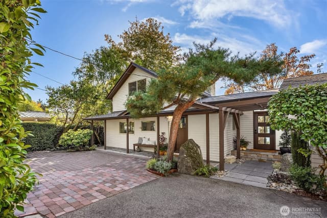 Property photo for 4205 Pleasant Beach Drive Ne, Bainbridge Island photo 3