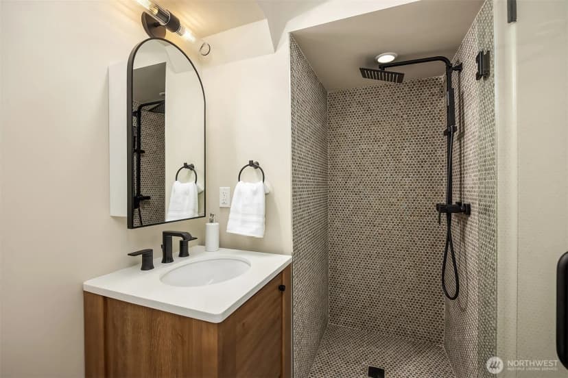 Property photo for 4205 Pleasant Beach Drive Ne, Bainbridge Island photo 26