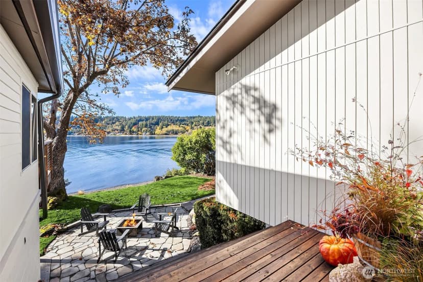 Property photo for 4205 Pleasant Beach Drive Ne, Bainbridge Island photo 5