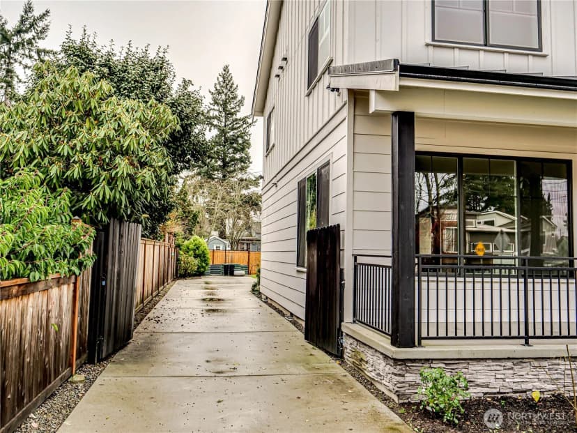 Property photo for 11014 Dayton Avenue N, Seattle photo 31