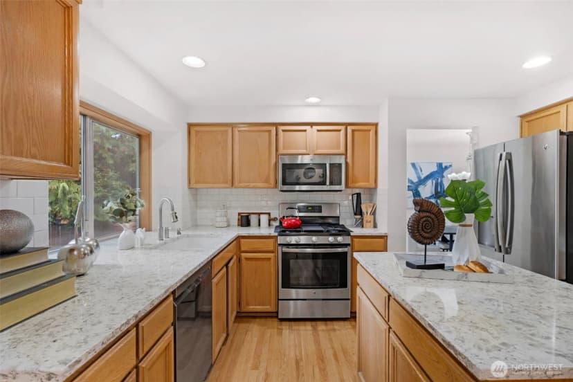 Property photo for 23424 Ne 28th Place, Sammamish photo 16