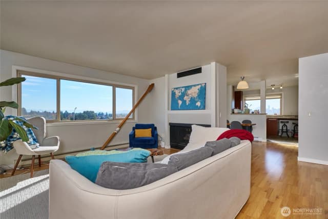 Property photo for 812 N 42nd Street #301, Seattle photo 3