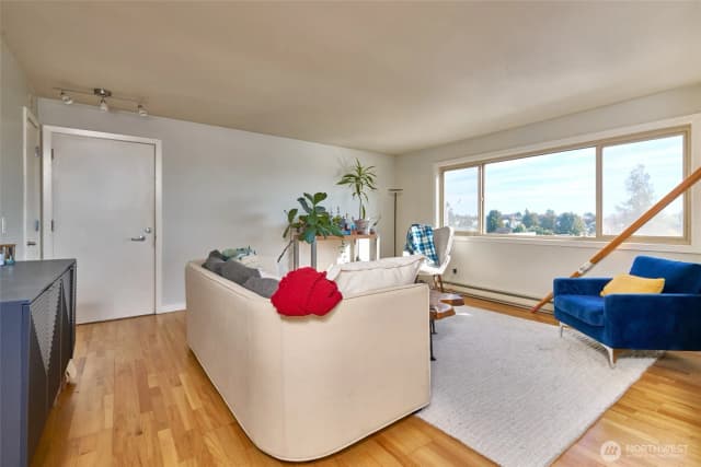 Property photo for 812 N 42nd Street #301, Seattle photo 4