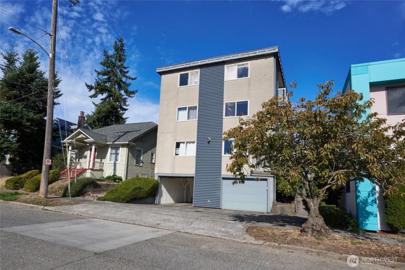 Property photo for 812 N 42nd Street #301, Seattle photo 2