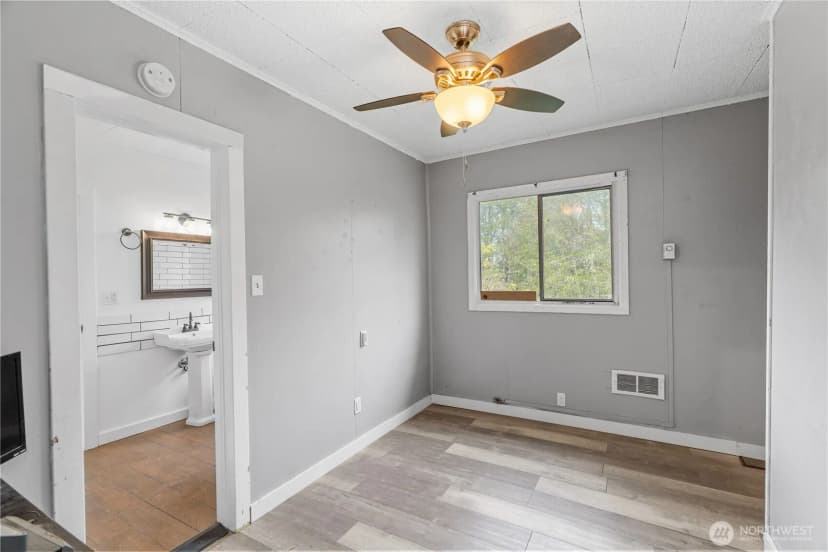 Property photo for 2405 First Street, Cosmopolis photo 12
