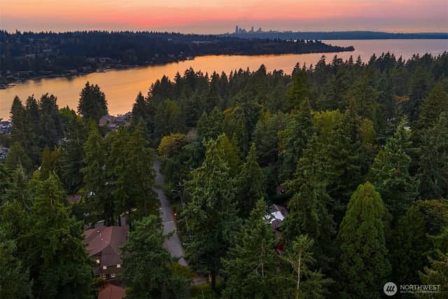 Property photo for 10605 Se 30th Street, Bellevue