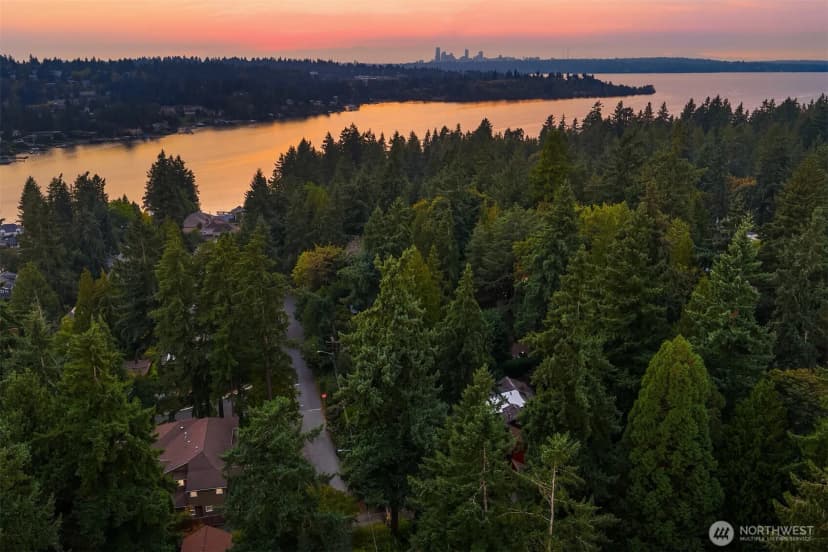 Property photo for 10605 Se 30th Street, Bellevue