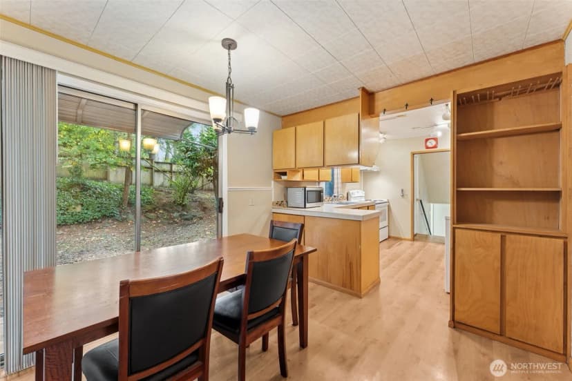 Property photo for 16051 21st Avenue Sw, Burien photo 6