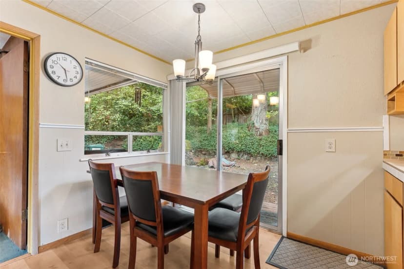 Property photo for 16051 21st Avenue Sw, Burien photo 7