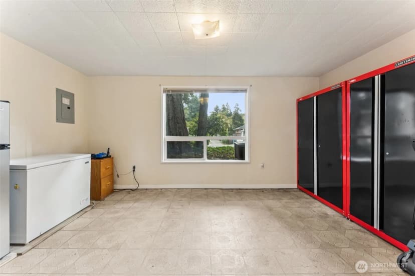 Property photo for 16051 21st Avenue Sw, Burien photo 17