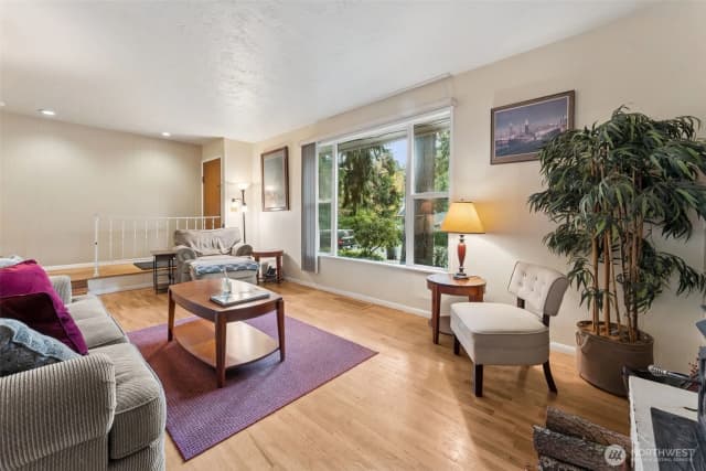 Property photo for 16051 21st Avenue Sw, Burien photo 5
