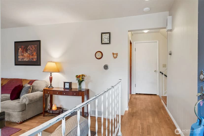 Property photo for 16051 21st Avenue Sw, Burien photo 3